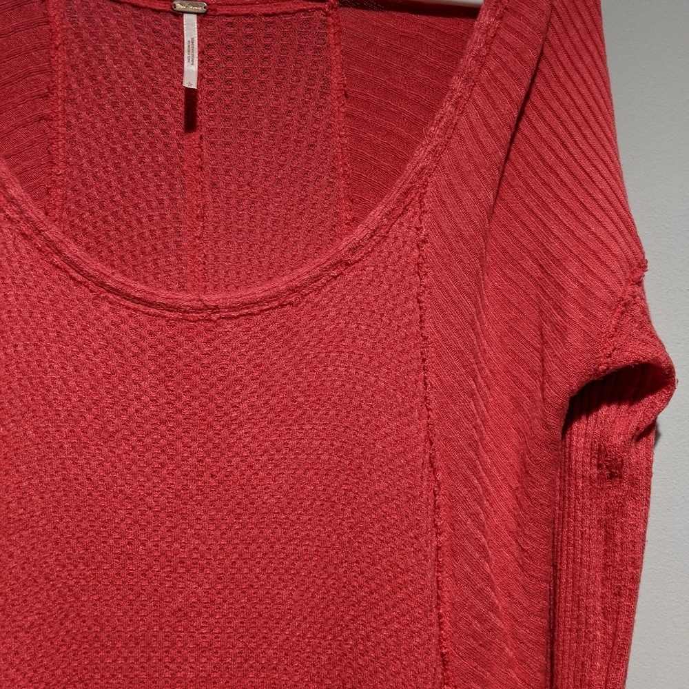 Long Sleeve Oversized High Low Knit Coral Free People distressed Boho top - Picture 3 of 4